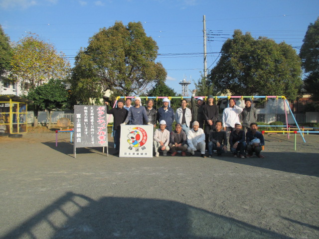 塗装ボランテイア活動を行いました、富士市立昭和幼稚園 その1