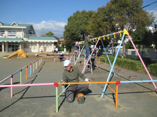 塗装ボランテイア活動を行いました、富士市立昭和幼稚園 その2